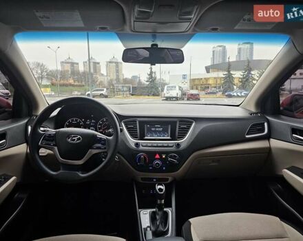 Красный Хендай Акцент, объемом двигателя 1.6 л и пробегом 130 тыс. км за 9200 $, фото 10 на Automoto.ua