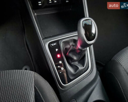 Красный Хендай Акцент, объемом двигателя 1.6 л и пробегом 8 тыс. км за 12400 $, фото 46 на Automoto.ua