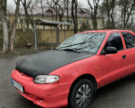 Красный Хендай Акцент, объемом двигателя 1.3 л и пробегом 300 тыс. км за 1200 $, фото 3 на Automoto.ua