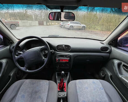 Красный Хендай Акцент, объемом двигателя 1.3 л и пробегом 300 тыс. км за 1200 $, фото 13 на Automoto.ua