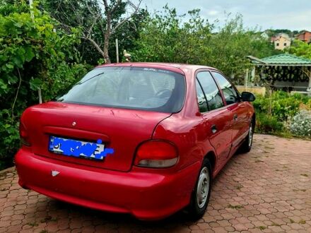 Красный Хендай Акцент, объемом двигателя 1.6 л и пробегом 187 тыс. км за 2300 $, фото 1 на Automoto.ua