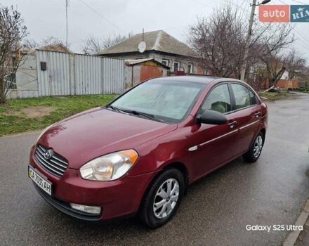 Красный Хендай Акцент, объемом двигателя 1.4 л и пробегом 237 тыс. км за 3900 $, фото 1 на Automoto.ua