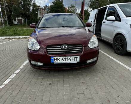 Красный Хендай Акцент, объемом двигателя 1.6 л и пробегом 199 тыс. км за 4900 $, фото 1 на Automoto.ua