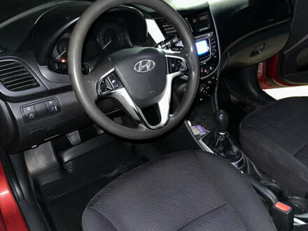 Красный Хендай Акцент, объемом двигателя 1.6 л и пробегом 250 тыс. км за 7800 $, фото 1 на Automoto.ua