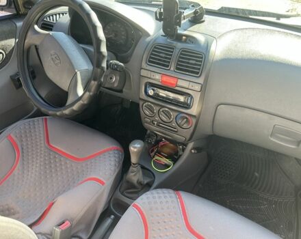 Жовтий Хендай Акцент, об'ємом двигуна 1.3 л та пробігом 380 тис. км за 1750 $, фото 2 на Automoto.ua