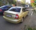 Желтый Хендай Акцент, объемом двигателя 1.34 л и пробегом 350 тыс. км за 2600 $, фото 5 на Automoto.ua