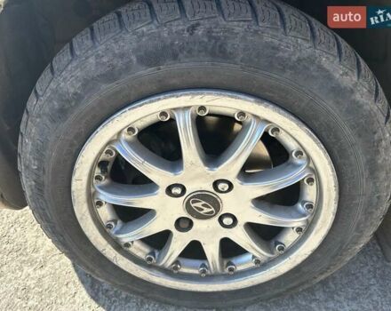 Желтый Хендай Акцент, объемом двигателя 1.3 л и пробегом 380 тыс. км за 1750 $, фото 5 на Automoto.ua