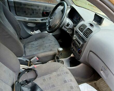 Желтый Хендай Акцент, объемом двигателя 1.5 л и пробегом 361 тыс. км за 1800 $, фото 5 на Automoto.ua