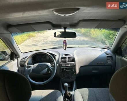 Желтый Хендай Акцент, объемом двигателя 1.34 л и пробегом 300 тыс. км за 2900 $, фото 13 на Automoto.ua