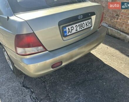 Желтый Хендай Акцент, объемом двигателя 1.3 л и пробегом 380 тыс. км за 1750 $, фото 1 на Automoto.ua