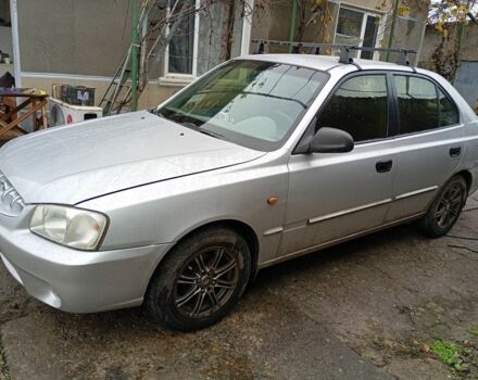 Серый Хендай Акцент, объемом двигателя 1.3 л и пробегом 440 тыс. км за 2500 $, фото 1 на Automoto.ua