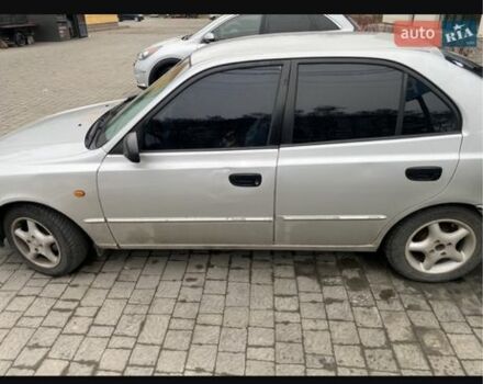 Серый Хендай Акцент, объемом двигателя 1.3 л и пробегом 180 тыс. км за 1999 $, фото 5 на Automoto.ua