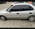 Серый Хендай Акцент, объемом двигателя 1.3 л и пробегом 180 тыс. км за 2150 $, фото 5 на Automoto.ua