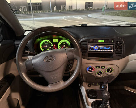 Серый Хендай Акцент, объемом двигателя 1.49 л и пробегом 280 тыс. км за 3800 $, фото 9 на Automoto.ua