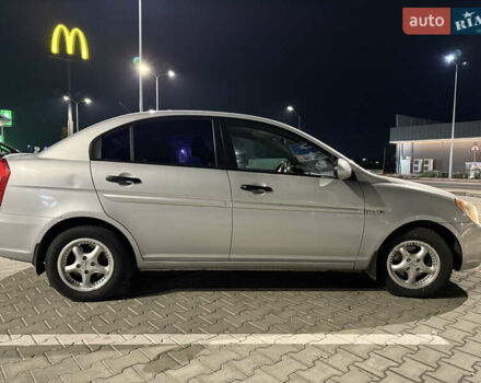 Серый Хендай Акцент, объемом двигателя 1.49 л и пробегом 280 тыс. км за 3800 $, фото 3 на Automoto.ua