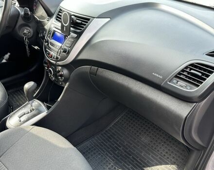 Серый Хендай Акцент, объемом двигателя 1.6 л и пробегом 99 тыс. км за 7600 $, фото 7 на Automoto.ua