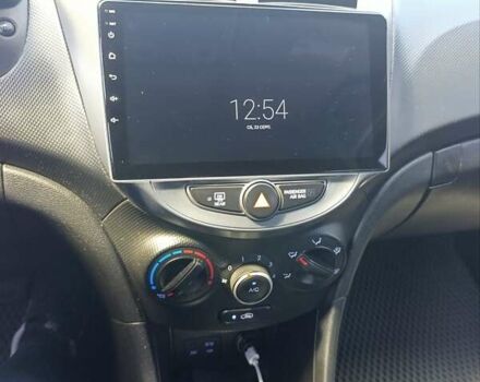 Серый Хендай Акцент, объемом двигателя 1.6 л и пробегом 200 тыс. км за 8500 $, фото 14 на Automoto.ua