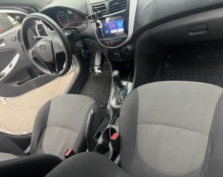 Серый Хендай Акцент, объемом двигателя 1.4 л и пробегом 300 тыс. км за 4700 $, фото 7 на Automoto.ua