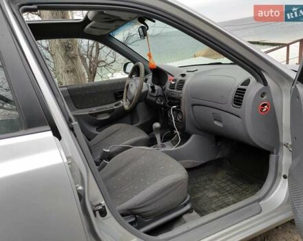 Сірий Хендай Акцент, об'ємом двигуна 1.3 л та пробігом 188 тис. км за 3000 $, фото 1 на Automoto.ua