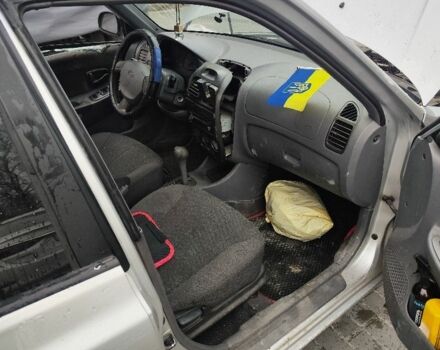 Серый Хендай Акцент, объемом двигателя 1.6 л и пробегом 480 тыс. км за 1200 $, фото 8 на Automoto.ua