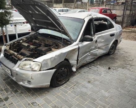 Серый Хендай Акцент, объемом двигателя 1.6 л и пробегом 480 тыс. км за 1200 $, фото 5 на Automoto.ua