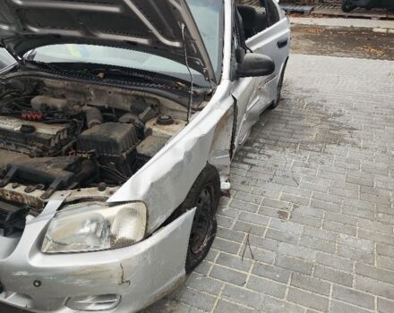 Серый Хендай Акцент, объемом двигателя 1.6 л и пробегом 480 тыс. км за 1200 $, фото 7 на Automoto.ua