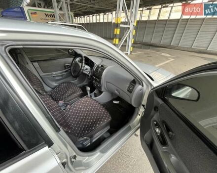 Сірий Хендай Акцент, об'ємом двигуна 1.49 л та пробігом 323 тис. км за 3599 $, фото 11 на Automoto.ua