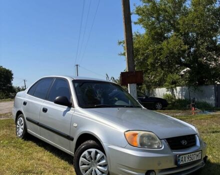 Серый Хендай Акцент, объемом двигателя 1.3 л и пробегом 300 тыс. км за 2800 $, фото 1 на Automoto.ua