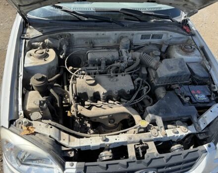 Серый Хендай Акцент, объемом двигателя 1.3 л и пробегом 229 тыс. км за 2200 $, фото 7 на Automoto.ua