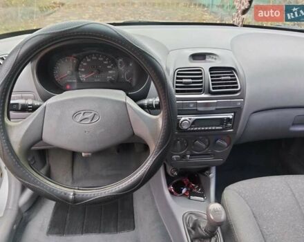 Серый Хендай Акцент, объемом двигателя 1.5 л и пробегом 218 тыс. км за 3250 $, фото 11 на Automoto.ua