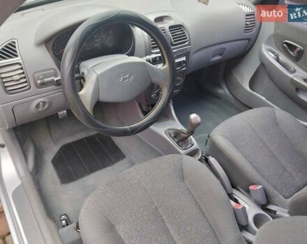 Серый Хендай Акцент, объемом двигателя 1.5 л и пробегом 218 тыс. км за 3250 $, фото 6 на Automoto.ua