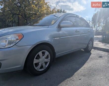 Серый Хендай Акцент, объемом двигателя 1.4 л и пробегом 118 тыс. км за 5000 $, фото 1 на Automoto.ua