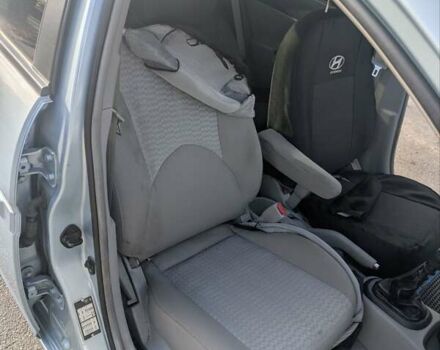 Серый Хендай Акцент, объемом двигателя 1.4 л и пробегом 118 тыс. км за 5000 $, фото 4 на Automoto.ua