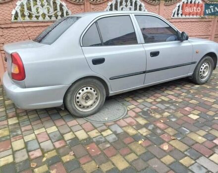 Серый Хендай Акцент, объемом двигателя 1.5 л и пробегом 218 тыс. км за 3250 $, фото 2 на Automoto.ua