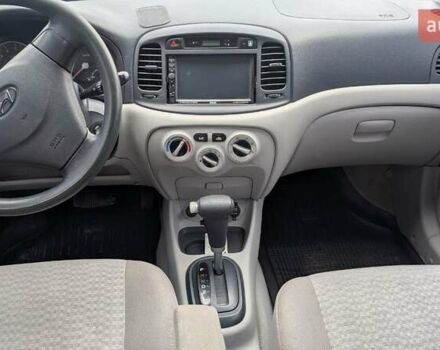 Сірий Хендай Акцент, об'ємом двигуна 1.4 л та пробігом 245 тис. км за 4300 $, фото 8 на Automoto.ua