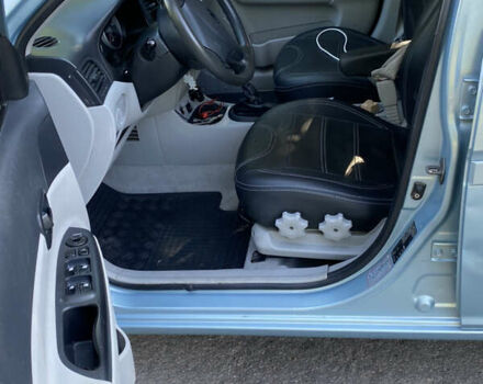 Серый Хендай Акцент, объемом двигателя 1.4 л и пробегом 220 тыс. км за 4000 $, фото 6 на Automoto.ua