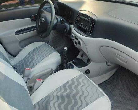 Серый Хендай Акцент, объемом двигателя 1.4 л и пробегом 137 тыс. км за 4500 $, фото 3 на Automoto.ua