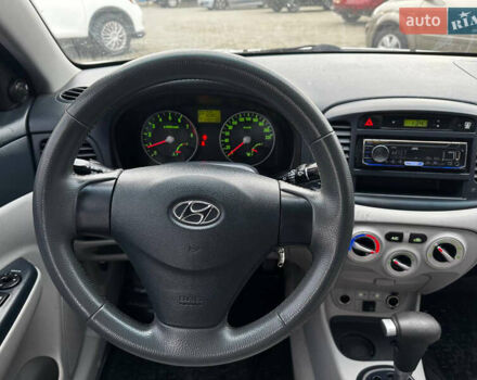 Сірий Хендай Акцент, об'ємом двигуна 1.4 л та пробігом 145 тис. км за 5500 $, фото 10 на Automoto.ua