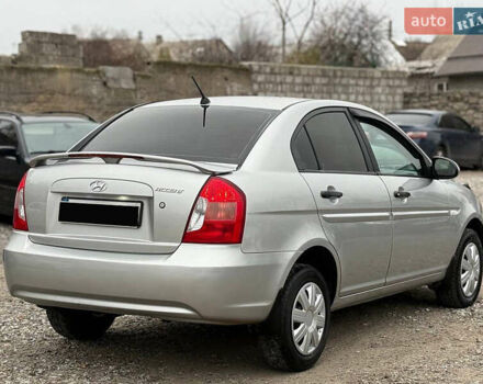 Серый Хендай Акцент, объемом двигателя 1.4 л и пробегом 149 тыс. км за 3650 $, фото 3 на Automoto.ua
