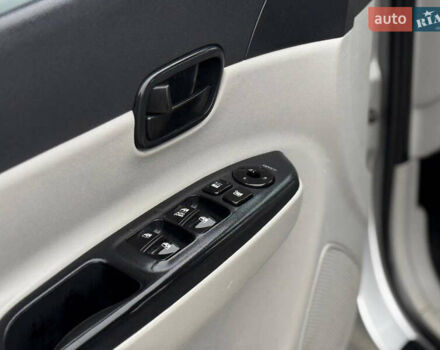 Серый Хендай Акцент, объемом двигателя 1.4 л и пробегом 149 тыс. км за 3650 $, фото 9 на Automoto.ua