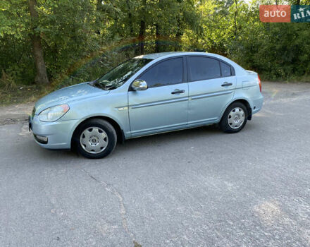 Серый Хендай Акцент, объемом двигателя 1.4 л и пробегом 220 тыс. км за 4000 $, фото 2 на Automoto.ua