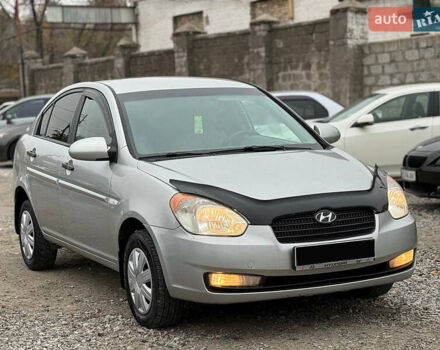 Серый Хендай Акцент, объемом двигателя 1.4 л и пробегом 149 тыс. км за 3650 $, фото 4 на Automoto.ua