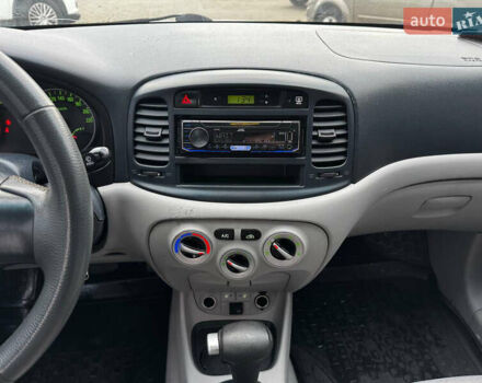 Сірий Хендай Акцент, об'ємом двигуна 1.4 л та пробігом 145 тис. км за 5500 $, фото 9 на Automoto.ua