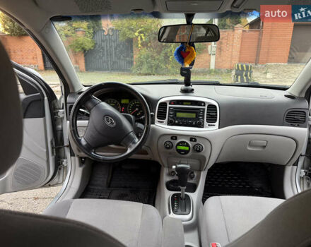 Сірий Хендай Акцент, об'ємом двигуна 1.6 л та пробігом 177 тис. км за 5900 $, фото 16 на Automoto.ua