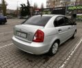 Серый Хендай Акцент, объемом двигателя 1.4 л и пробегом 327 тыс. км за 4500 $, фото 4 на Automoto.ua