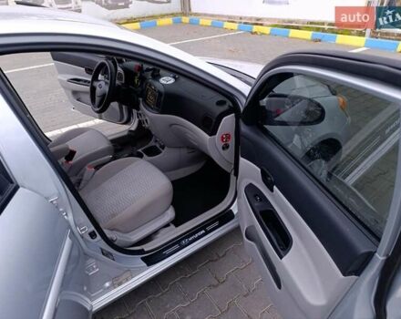 Серый Хендай Акцент, объемом двигателя 1.4 л и пробегом 186 тыс. км за 5000 $, фото 15 на Automoto.ua