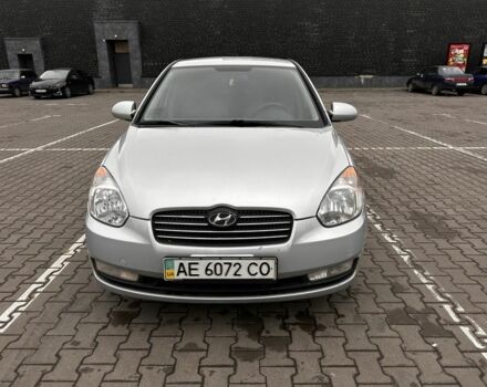 Серый Хендай Акцент, объемом двигателя 1.4 л и пробегом 327 тыс. км за 4500 $, фото 2 на Automoto.ua