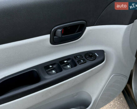 Сірий Хендай Акцент, об'ємом двигуна 1.4 л та пробігом 138 тис. км за 5600 $, фото 37 на Automoto.ua