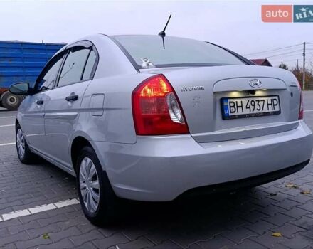 Серый Хендай Акцент, объемом двигателя 1.4 л и пробегом 186 тыс. км за 5000 $, фото 3 на Automoto.ua