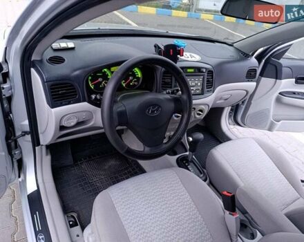Серый Хендай Акцент, объемом двигателя 1.4 л и пробегом 186 тыс. км за 5000 $, фото 22 на Automoto.ua